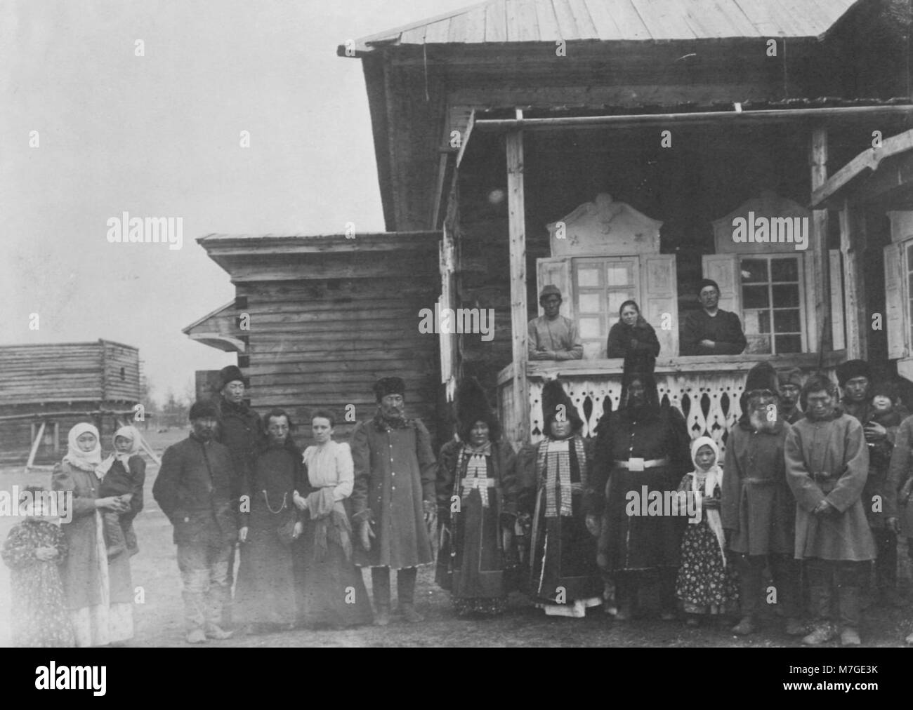Ein russisches Foto, das einen wohlhabenden Yakut-Haushalt zeigt und den traditionellen Lebensstil und die Kultur der Yakut-Menschen in Sibirien zeigt. Stockfoto