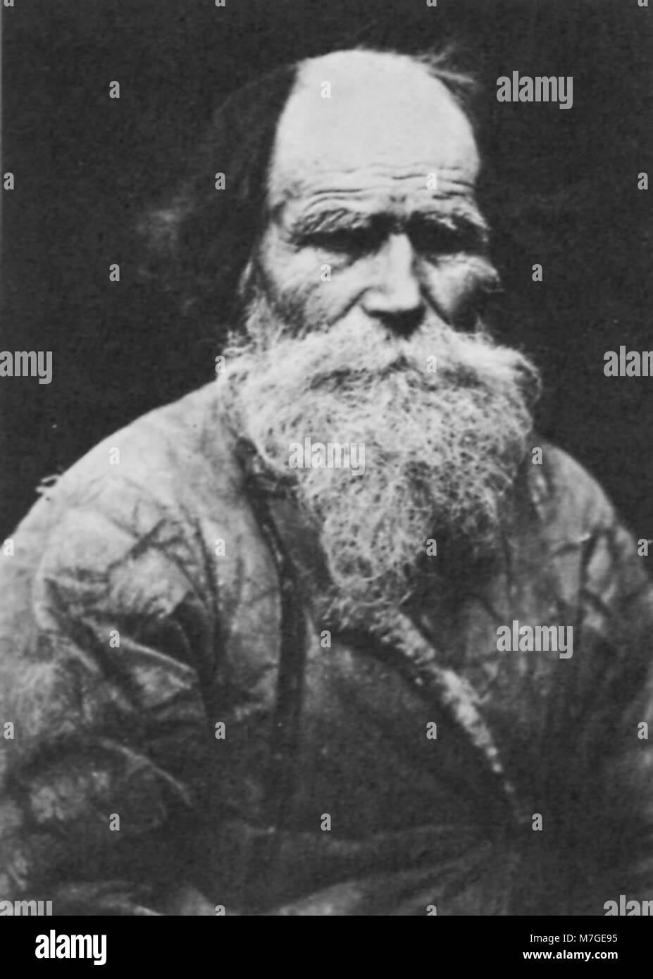 Diese russische Fotografie aus der Zeit um 1860 zeigt ein Porträt, das den historischen Stil und die Techniken der Porträtfotografie aus der Mitte des 19. Jahrhunderts in Russland betont. Stockfoto