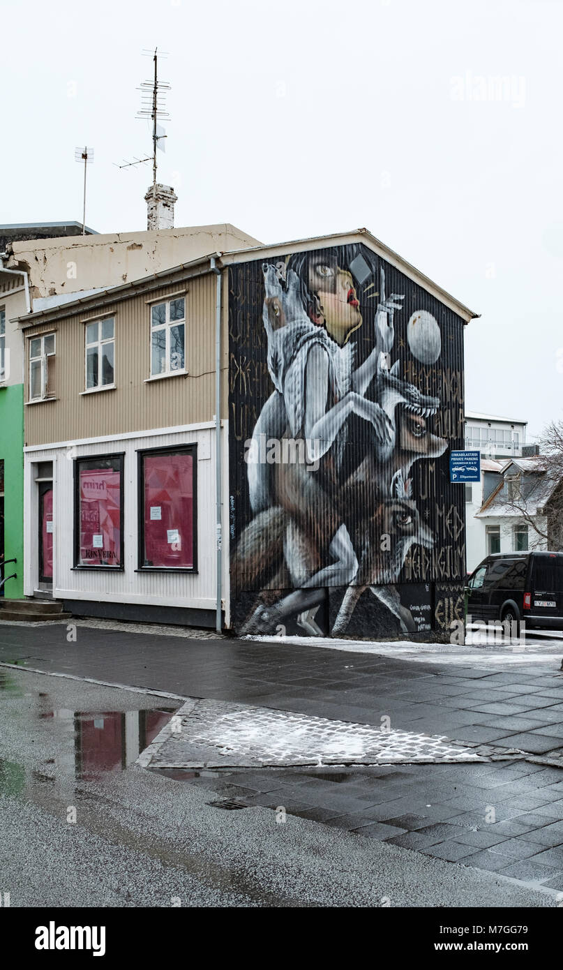 Graffiti in den Straßen von Reykjavik, die Hauptstadt von Island im Winter Stockfoto