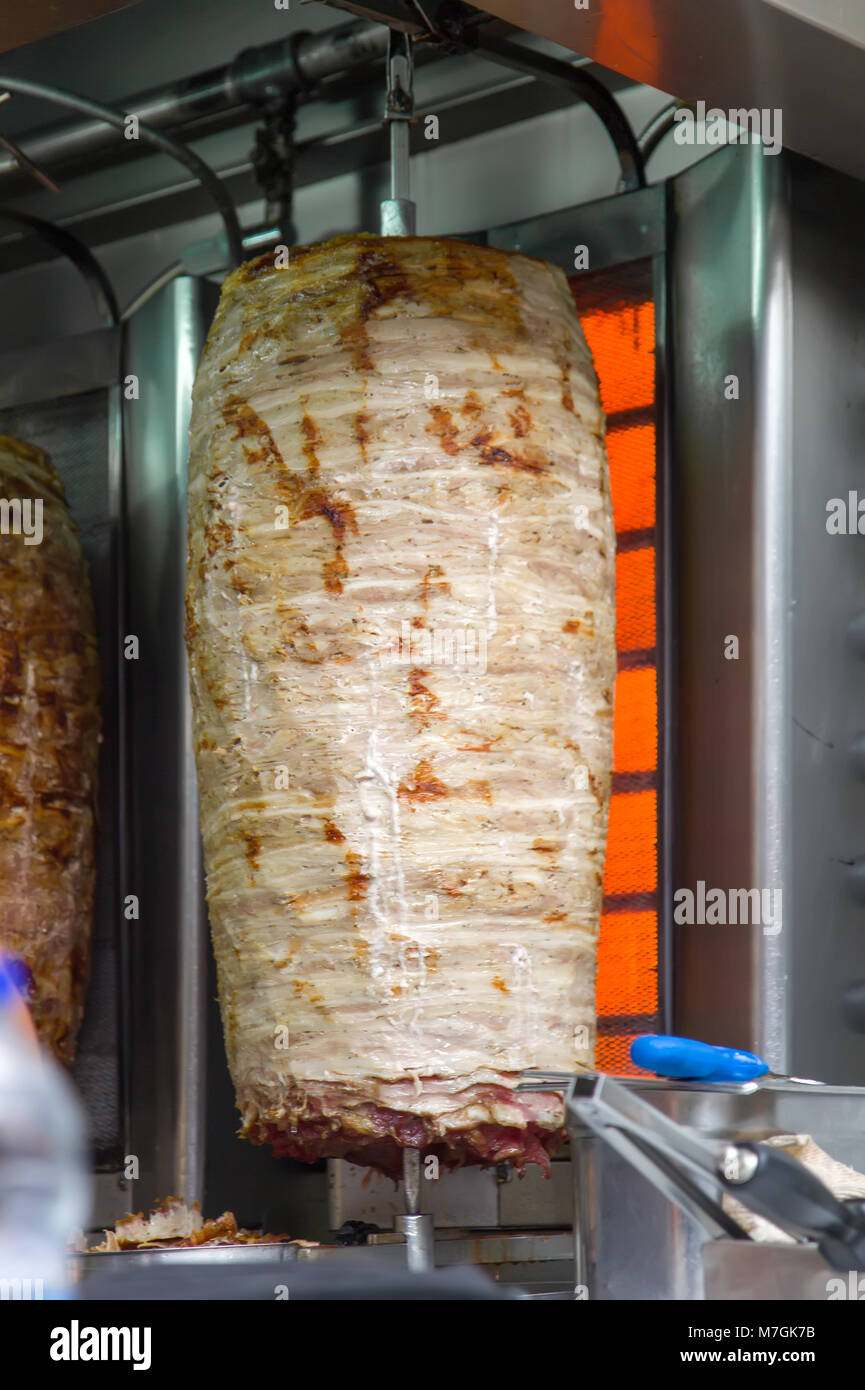 Traditionelle Griechenland Gyros auf der rotierenden Kamin Stockfoto