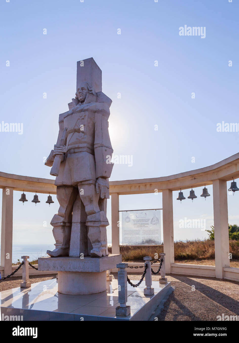 Ein Denkmal Skulptur der russischen Admiral F.F. Uschakow auf Kap Kaliakra, in Erinnerung an die Schlacht von Kap Kaliakra, Bulgarien, am Schwarzen Meer. Stockfoto