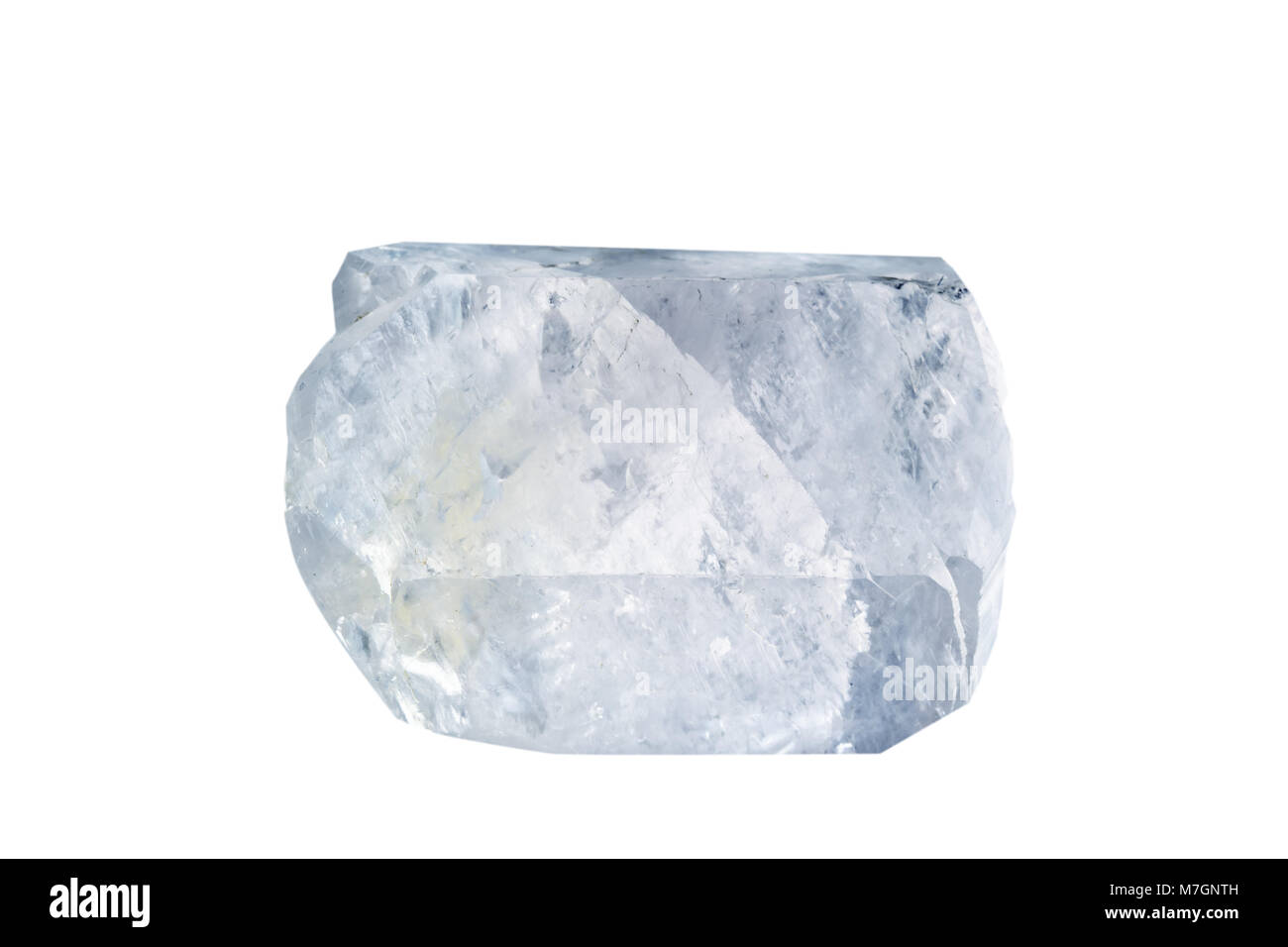 Makroaufnahmen von natürlichen Edelstein. Das rohe mineral Calcit. Isoliertes Objekt auf einem weißen Hintergrund. Stockfoto