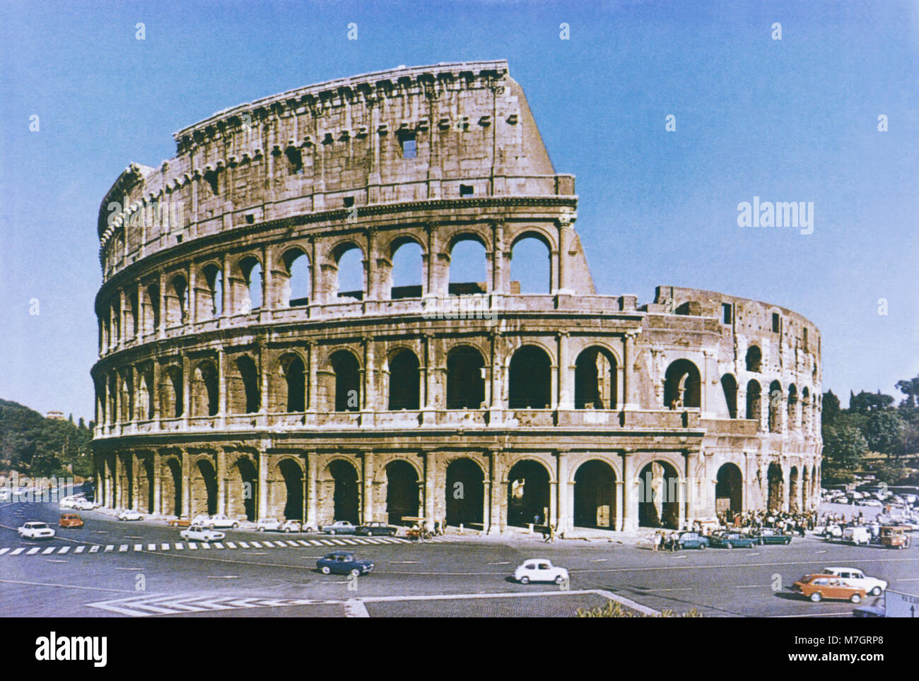 Fassade des Kolosseums in Rom in den späten 60er Jahren genommen Stockfoto