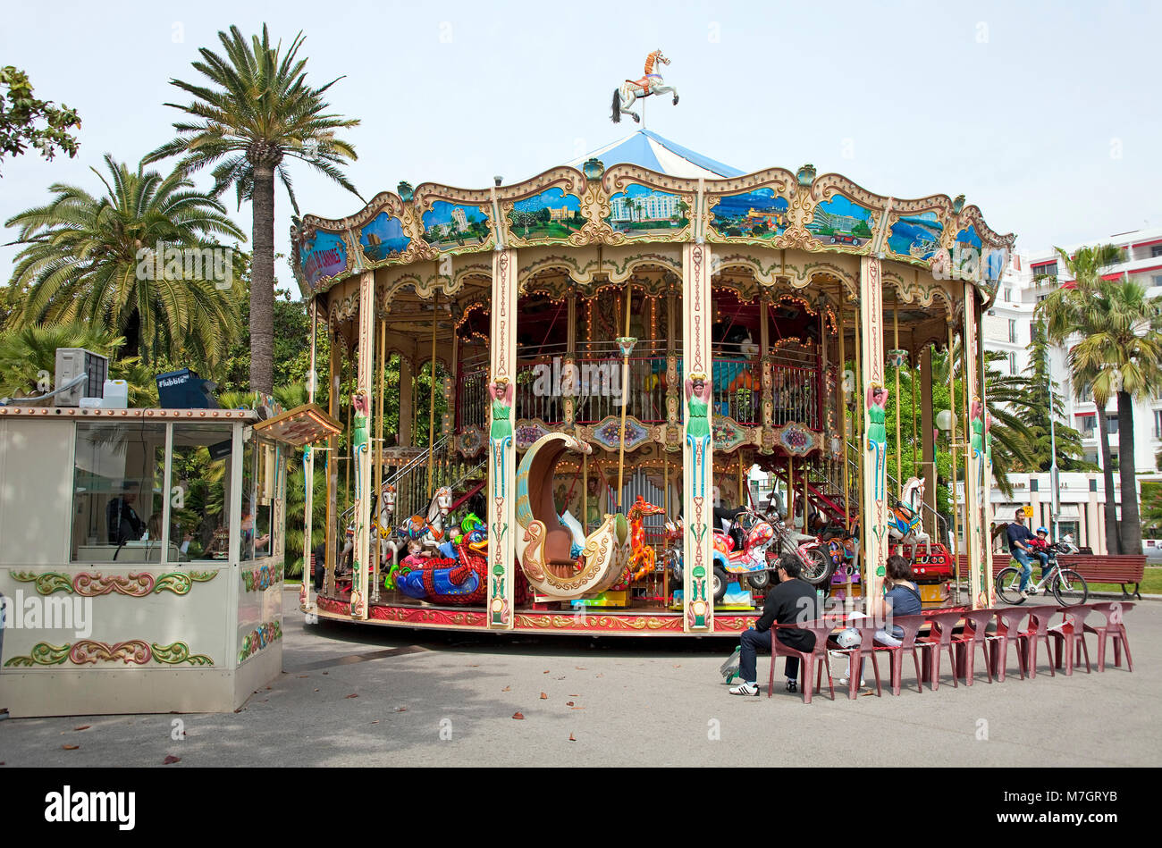 Historischen Kinderbüchern Merry-go-round an der Boulevard de la Croisette, Cannes, Côte d'Azur, Südfrankreich, Frankreich, Europa Stockfoto