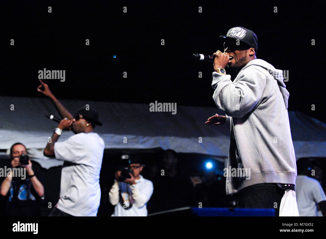 Rapper Tony Yayo und Curtis '50 Cent' Jackson von der G-Unit führt auf dem Dies ist 50 Festival at Governor's Island am 3. Oktober 2009 in New York. Stockfoto