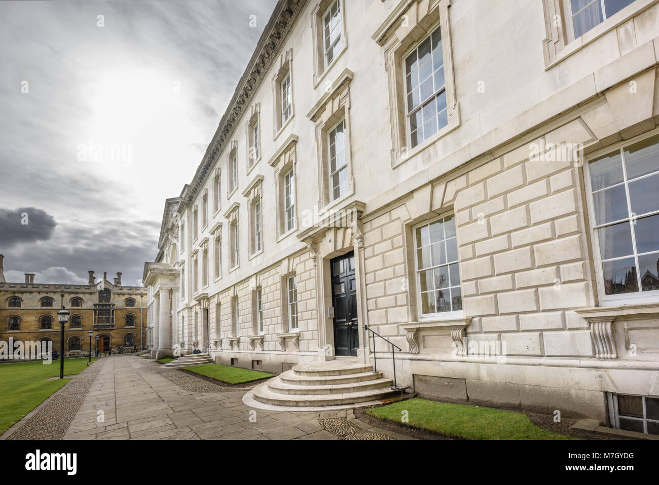 Die Fassade des Gebäudes der Gibb, aus Portland Stein, am King's College, Universität Cambridge, England. Stockfoto