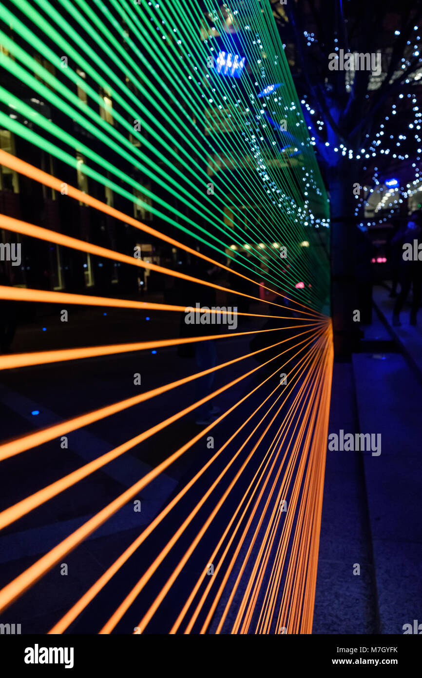 Abstrakte Kunst Installation im Winter Lights Festival in Canary Wharf in London UK 2018 Stockfoto