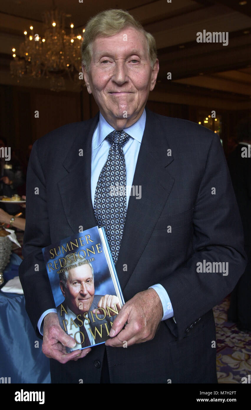 Sumner Redstone wirft mit seinem Buch "Die Leidenschaft zu Gewinnen" in Boston, Ma USA Foto bill Belknap Stockfoto