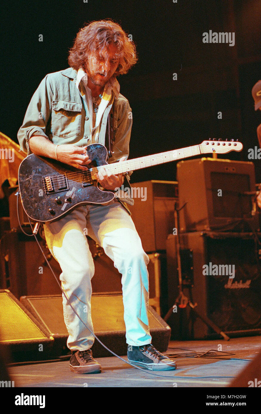 Von PEARL JAM EDDIE VEDDER IN KONZERT IN DER TWEETER CENTER IN MANSFIELD MA USA 8-29 -2000 FOTO BILL BELKNAP Stockfoto