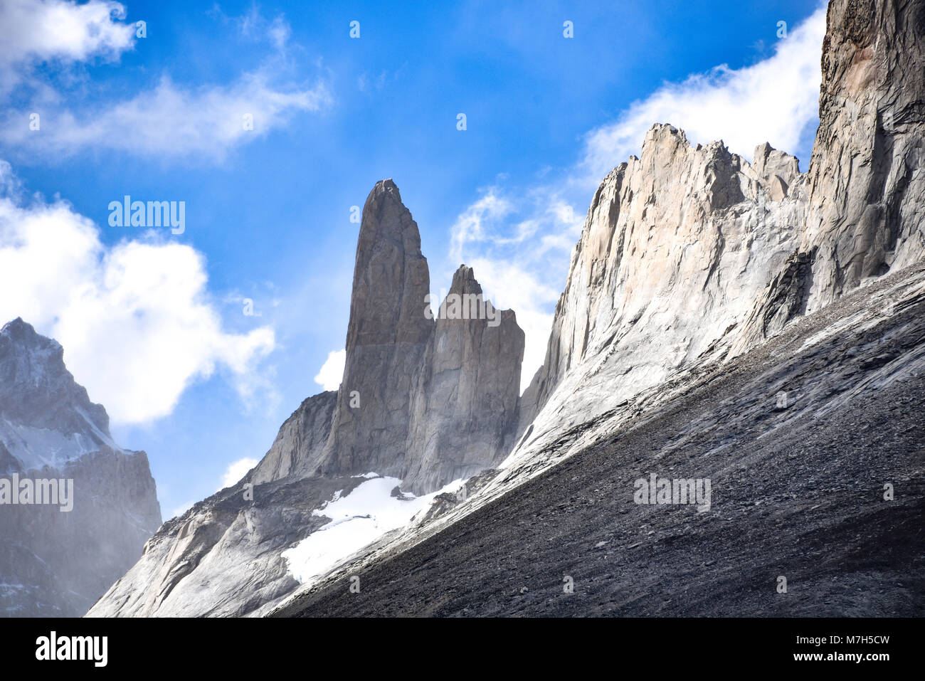 Dramatische Bergspitzen im Torres del Paine Nationalpark, Patagonien, Chile Stockfoto