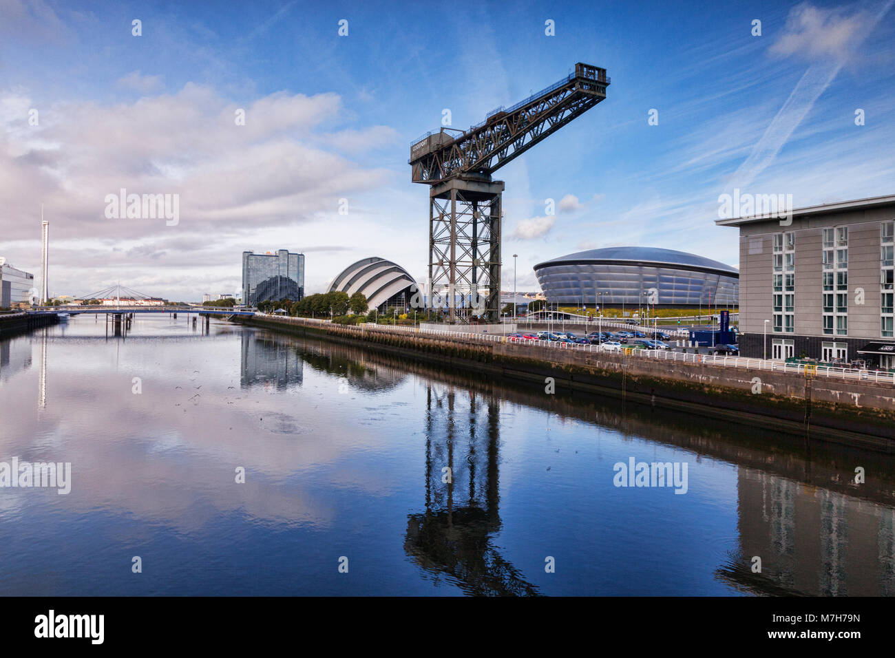 Clyde Waterfront Regeneration, mit der Glasgow Tower, das Crowne Plaza Hotel, das SECC, die SSE-Hydro und die finnieston Kran, Glasgow, Schottland, Großbritannien Stockfoto