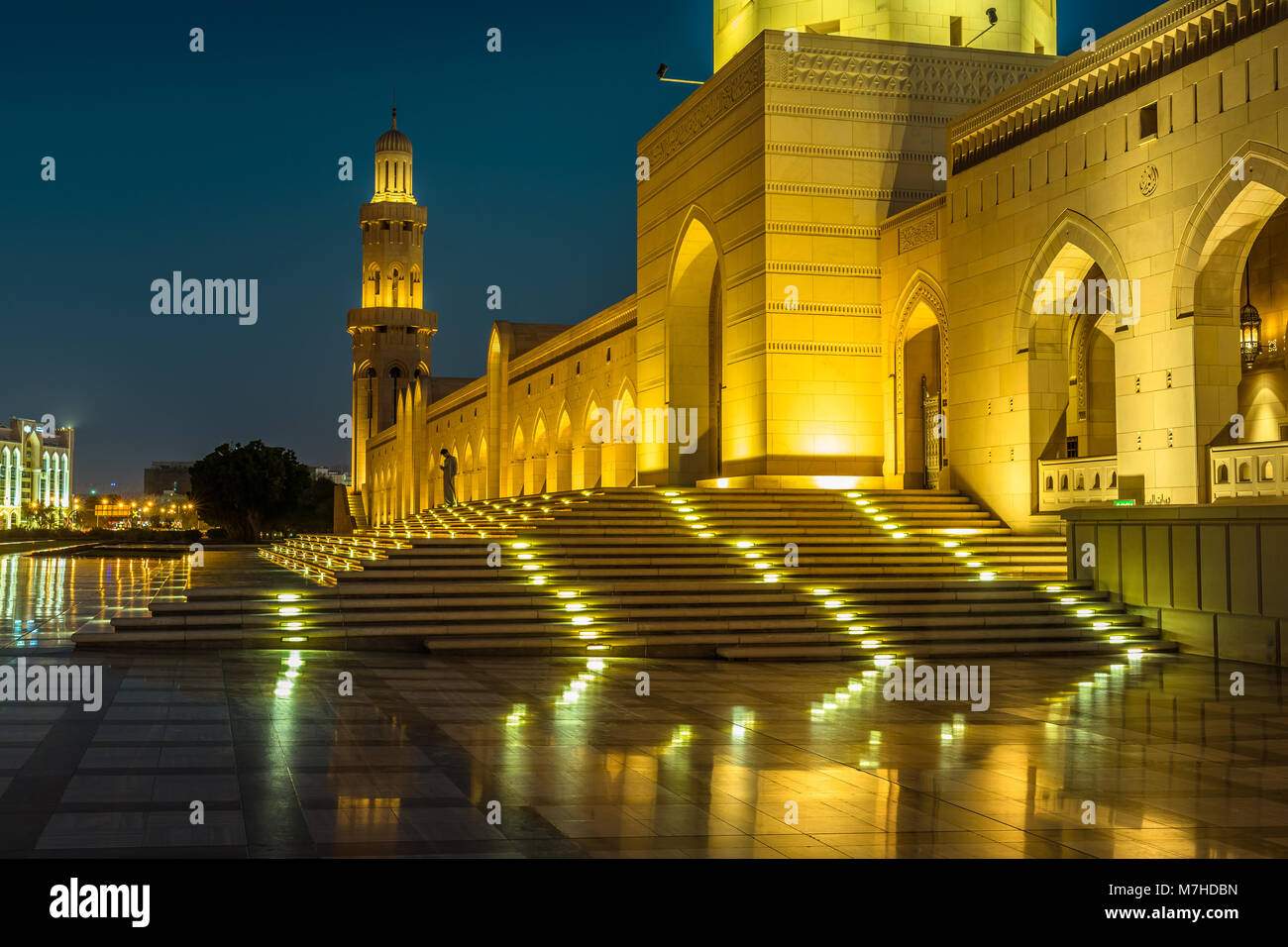 Abendlicher Blick von Sultan Qaboos Grand Mosque in Maskat, Oman, Stockfoto