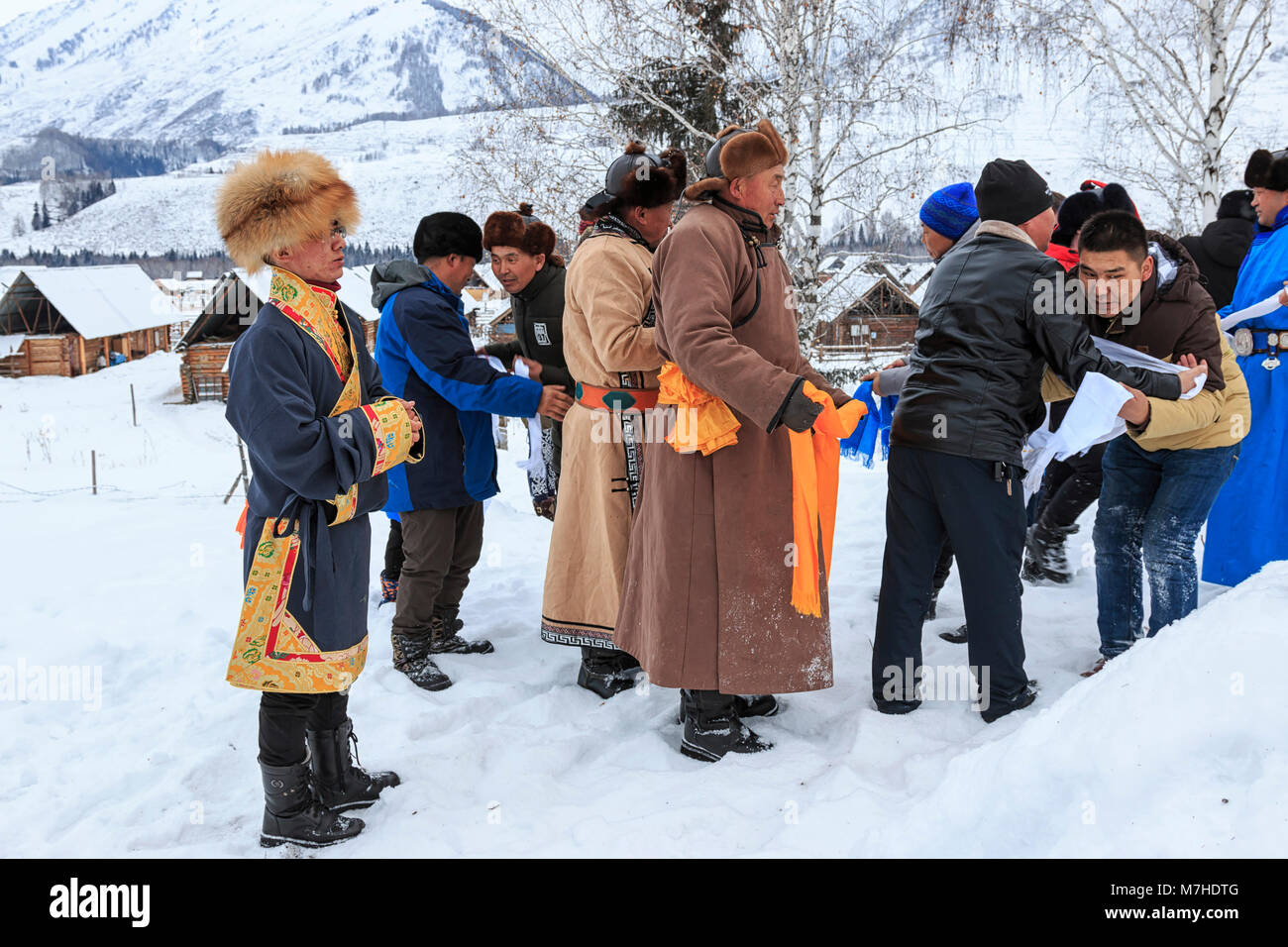 Hemu, Xinjiang - Februar 16, 2018: Tuva, einer der Minderheiten in China, hat die Durchführung einer religiösen Ritus in Hemu Dorf Stockfoto