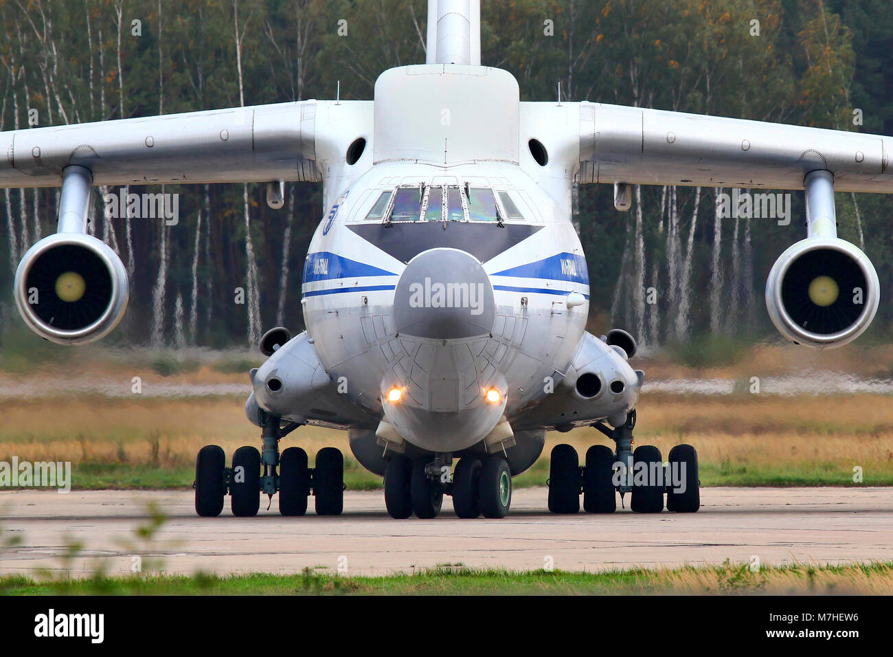 IL-82 fliegende Kommandozentrale der russischen Luftwaffe rollen. Stockfoto