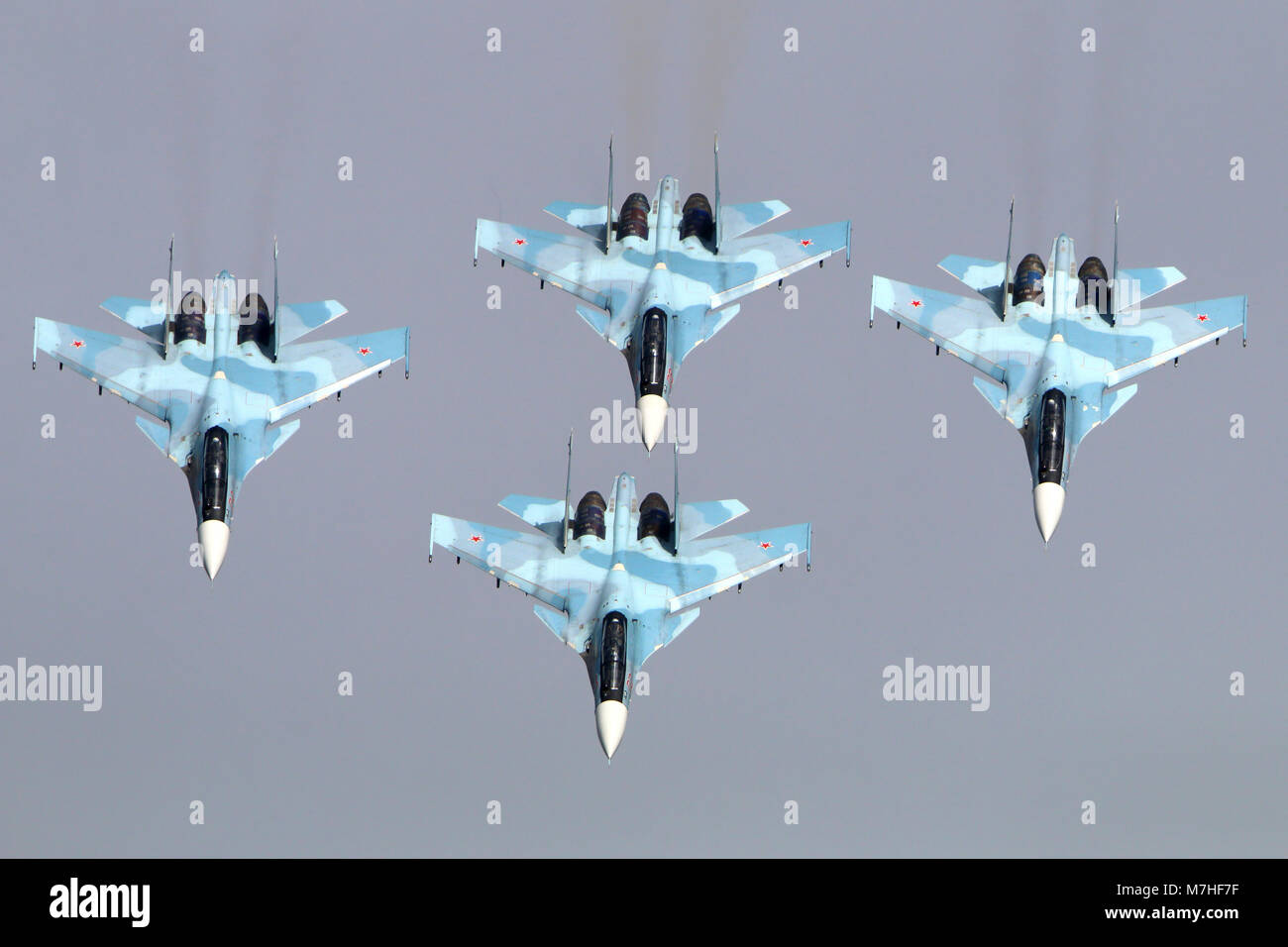 Gruppe von vier Su-30SM Düsenjäger der russischen Luftwaffe. Stockfoto