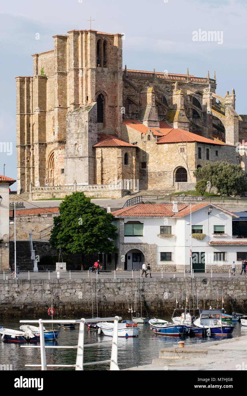 Iglesia de Santa Maria de la Asunción, Castro Urdiales. Kantabrien, Spanien Stockfoto