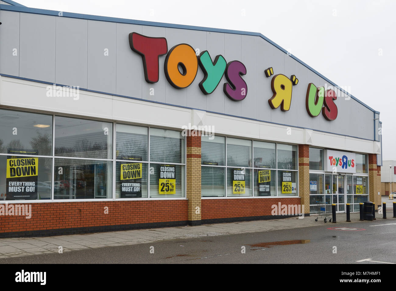 Toys R Us Store auf eine Retail Park in Chester GROSSBRITANNIEN Stockfoto