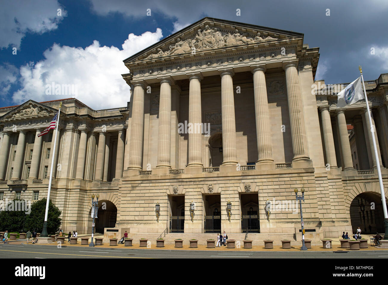 Gebäude mit Säulen des US-Department of Commerce in Herbert Hoover Gebäude Stockfoto