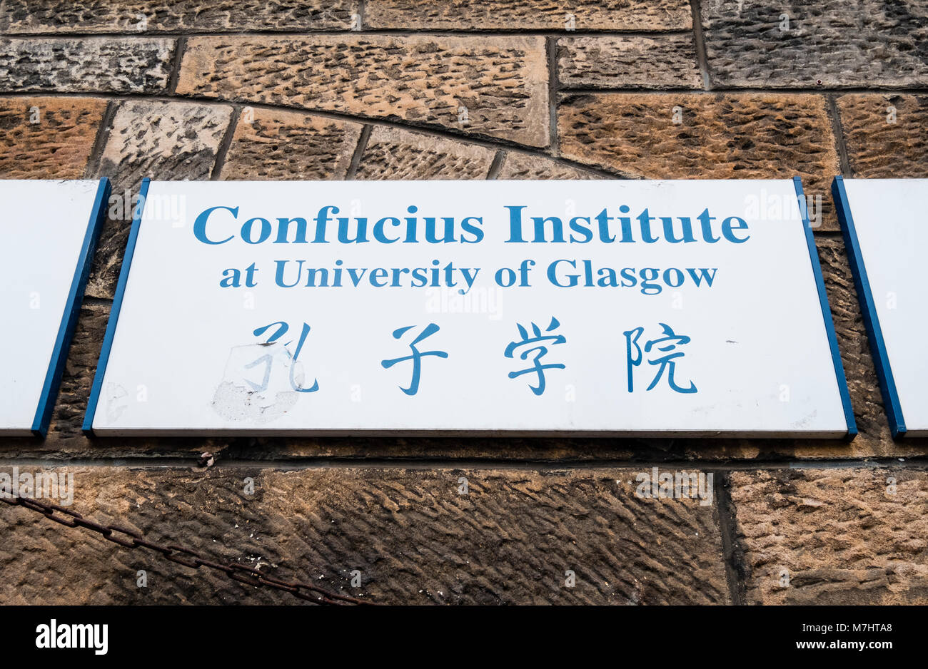 Schild am Konfuzius-Institut an der Universität Glasgow, Schottland, Vereinigtes Königreich Stockfoto