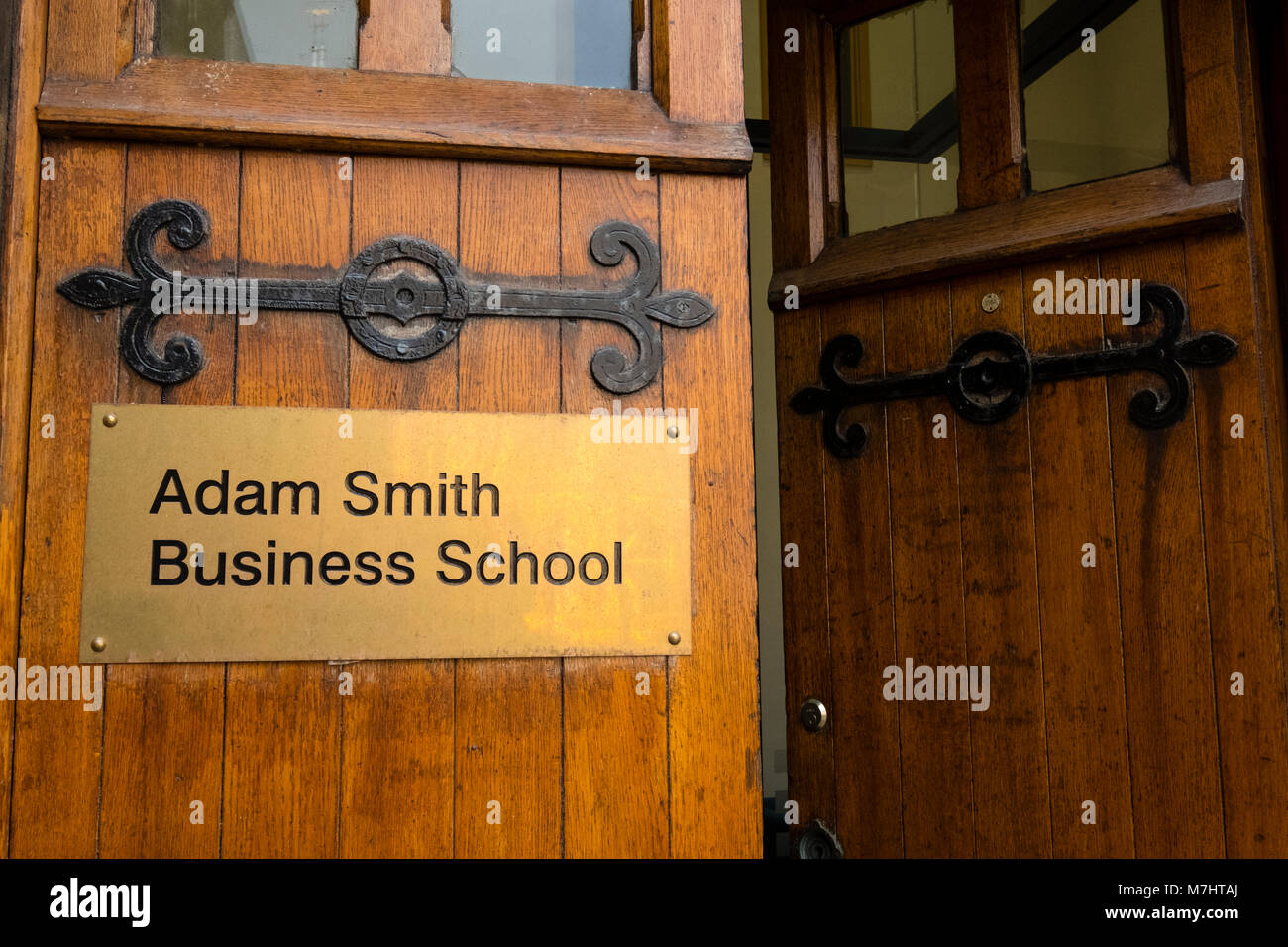 Detail der Eintrag zu Adam Smith Business School an der Universität von Glasgow, Schottland, Vereinigtes Königreich Stockfoto