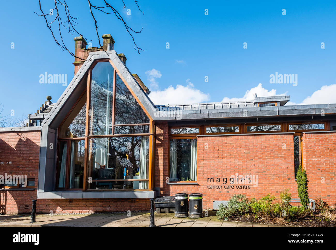 Externe Ansicht von Maggie's Cancer Care Center an der Universität Glasgow, Schottland, Vereinigtes Königreich Stockfoto