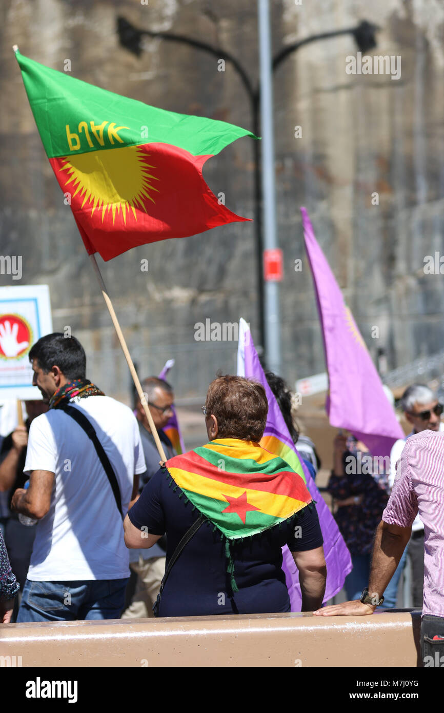 Rojava protestiert -Fotos und -Bildmaterial in hoher Auflösung – Alamy
