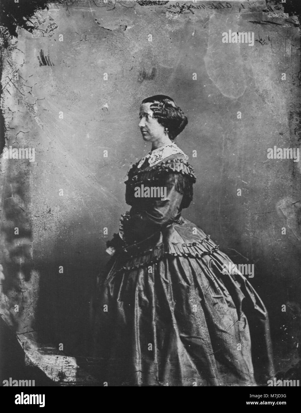 Das Porträt von Gaspard-Félix Tournachon zeigt die Comtesse de Chabrillan, eine bemerkenswerte französische Aristokraten, die um das 19. Jahrhundert entstand. Dieses Foto spiegelt den Mode- und Porträtstil der Epoche wider. Stockfoto