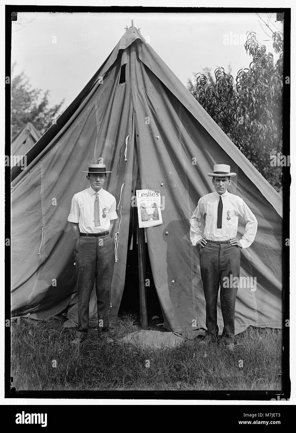 Ein Foto, das die Szenen beim Gettysburg-Wiedersehen mit Mitgliedern der Großen Armee der Republik (G.A.R.) und der United Confederate Veterans (U.C.V.) im Lager feststellt. Stockfoto
