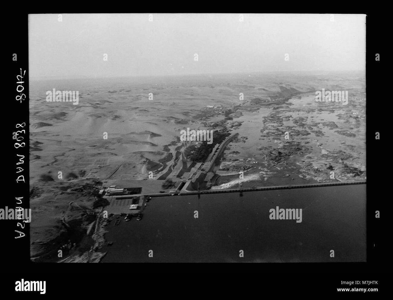 Ägypten. Theben an der südlichen Grenze Ägyptens. Aus der Luft. Assuan-staudamm, Blick nach Norden. Behälter im Vordergrund LOC 17264 matpc. Stockfoto