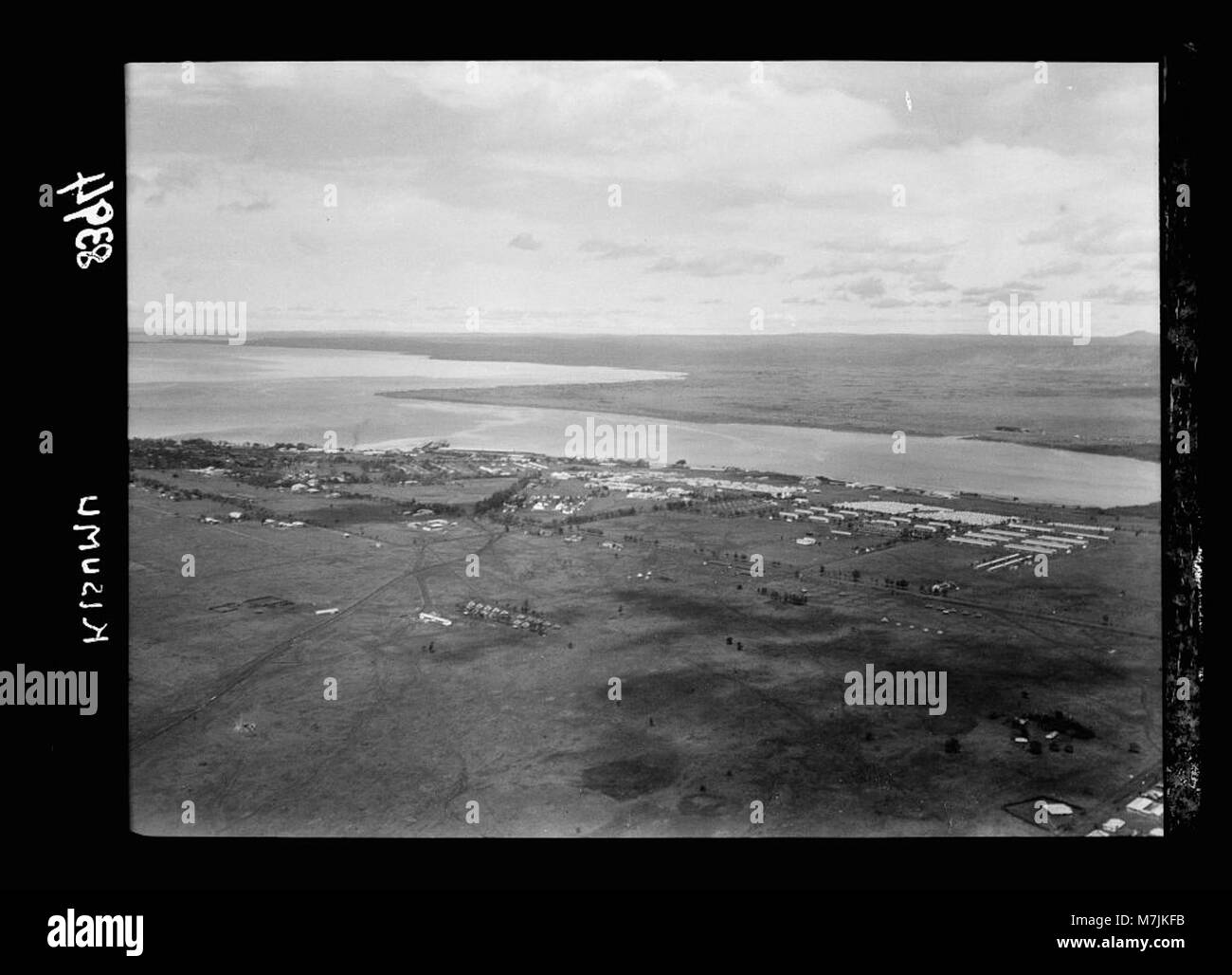 Kenia Kolonie. Kisumu. Aus der Luft. Näheren Blick auf über die Bucht mit Landeplatz und native bomas LOC 17552 matpc. Stockfoto