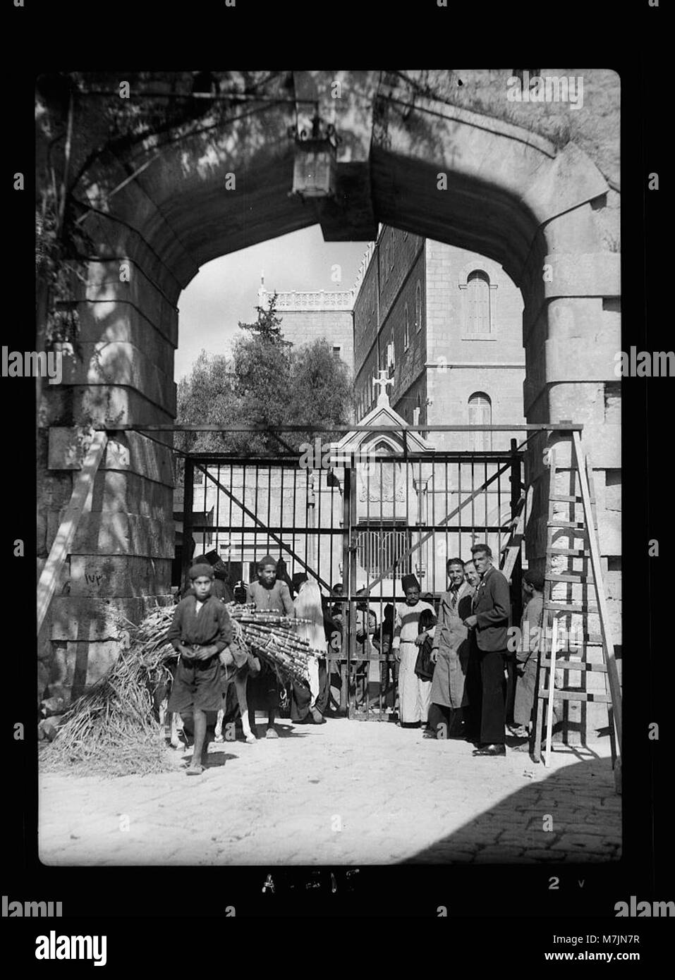 Die eisernen Tore am Neuen Tor (Okt. 2010) 21, 1937) LOC 16602 matpc. Stockfoto