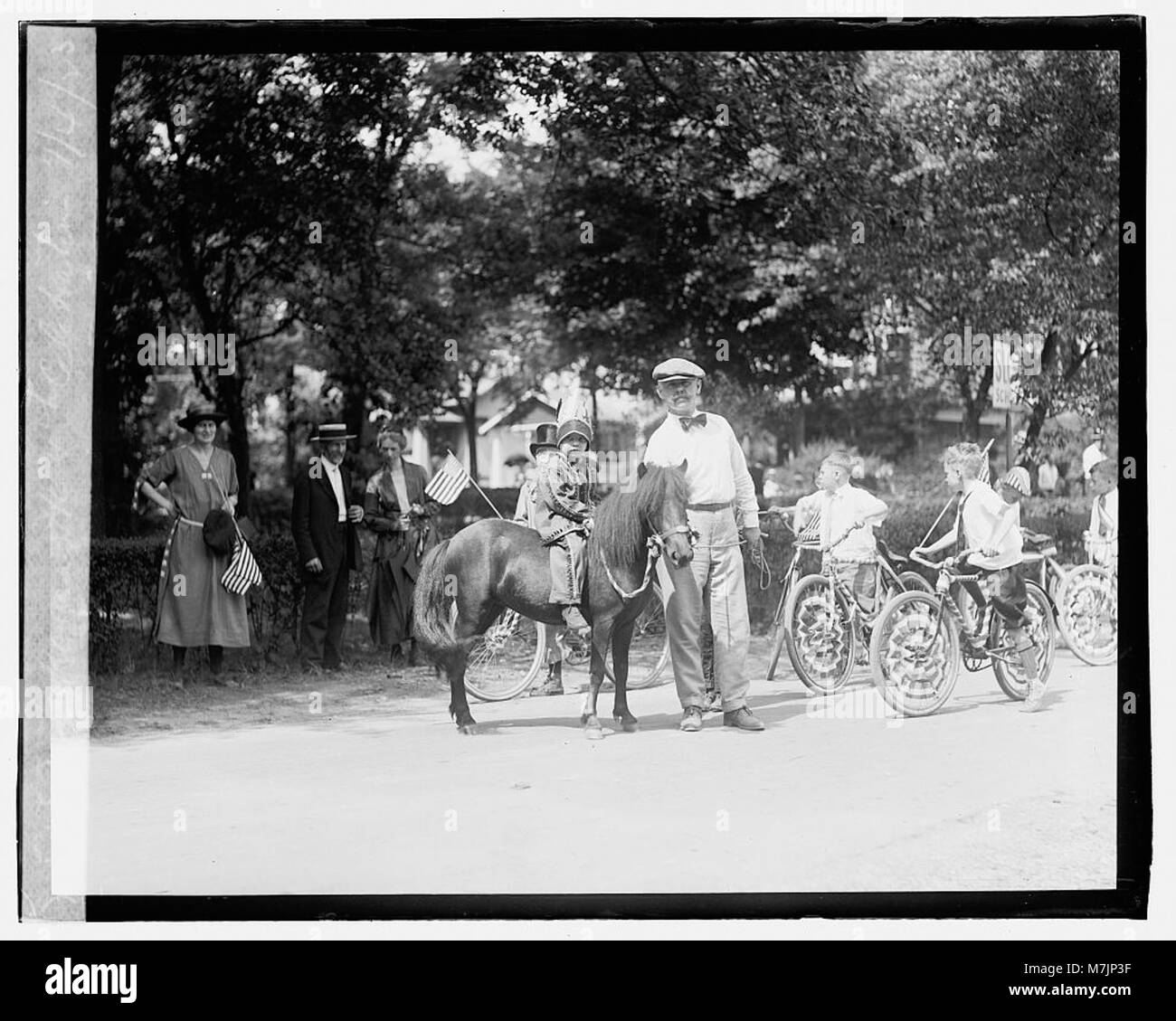 Das Foto zeigt die Feierlichkeiten am 4. Juli im Takoma Park am 7. April 2023, die den Geist der Gemeinschaft und patriotischen Beachtung einfangen. Die Veranstaltung fand im Takoma Park statt, wo sich an diesem wichtigen Nationalfeiertag Menschen zu Festlichkeiten und gesellschaftlichen Zusammenkünften versammelten. Stockfoto