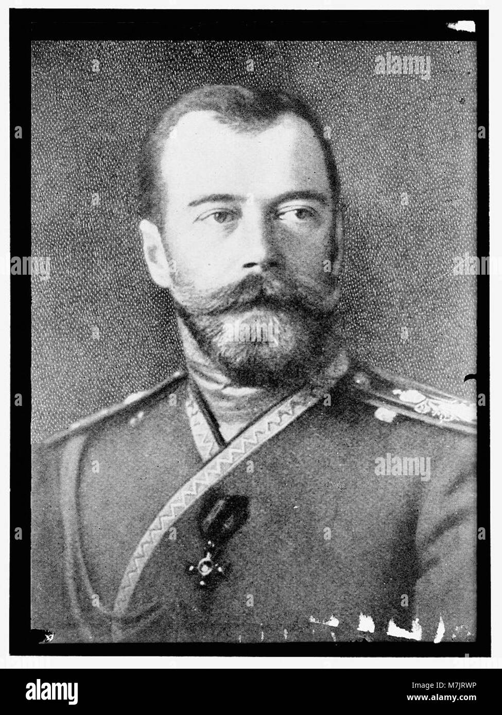 Ein Porträt des Zaren Nikolaus II. Von Russland, des letzten Kaisers des Russischen Reiches, zeigt seine königliche Kleidung und Autorität. Stockfoto
