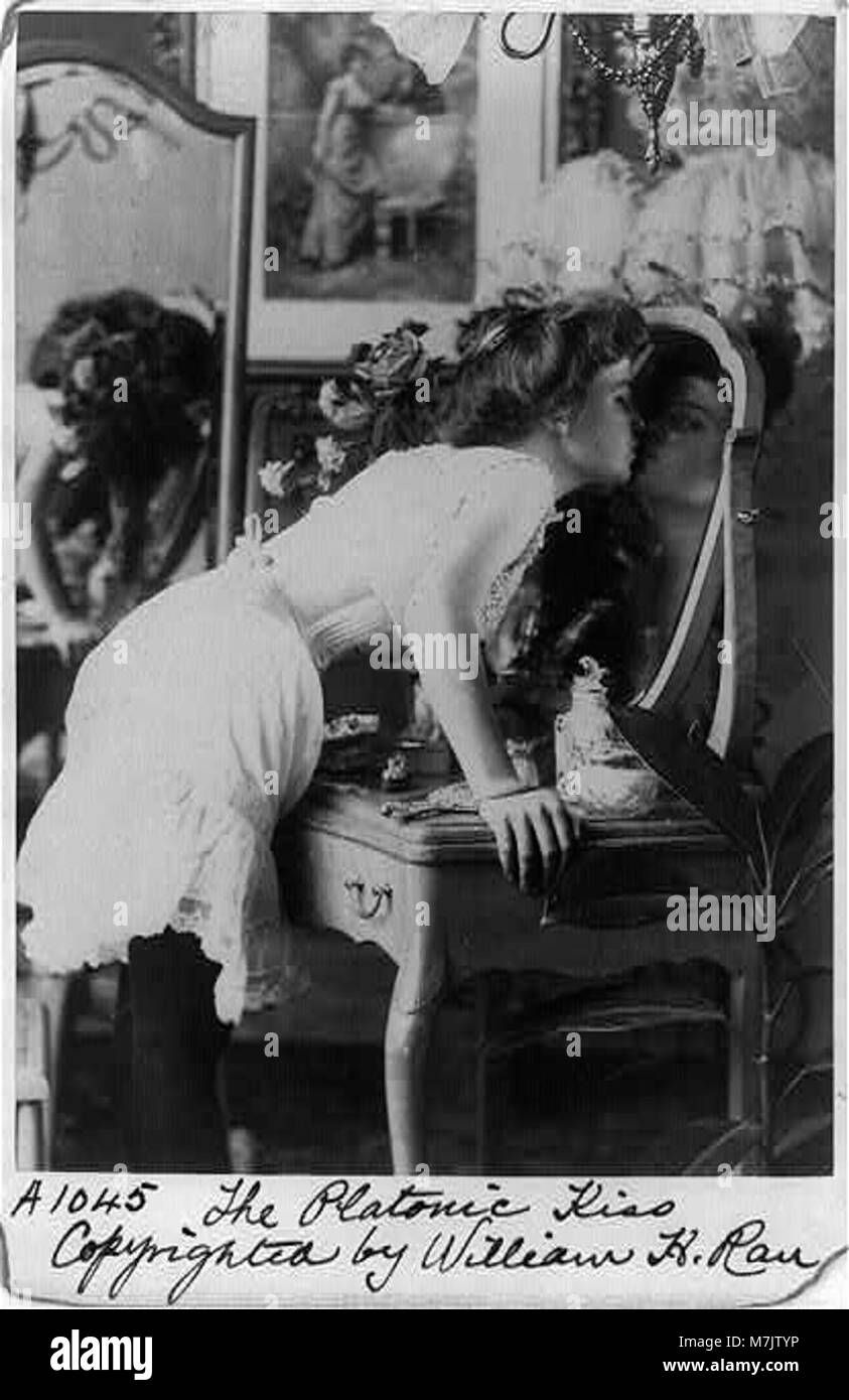 Eine künstlerische Darstellung des Konzepts eines platonischen Kusses, bei dem Themen Liebe, Freundschaft und emotionale Verbindung ohne romantische oder körperliche Intimität erforscht werden. Stockfoto