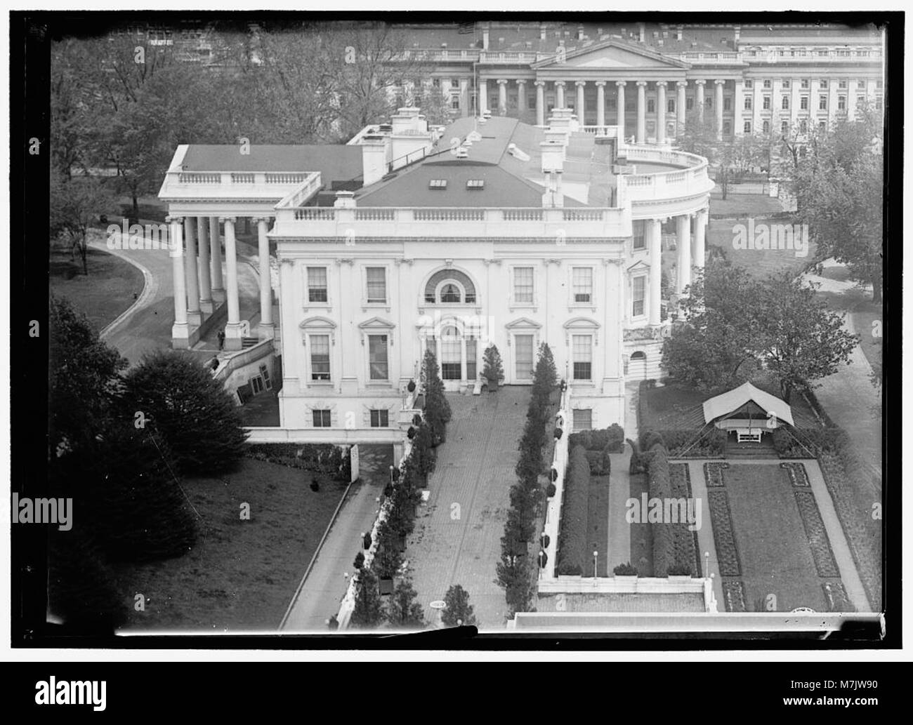 Ein Zelt im Rosengarten des Weißen Hauses ist auf diesem Bild zu sehen. Der Rosengarten war Schauplatz zahlreicher Präsidentenveranstaltungen und -Zeremonien, die oft für öffentliche Versammlungen und offizielle Anlässe genutzt werden. Stockfoto