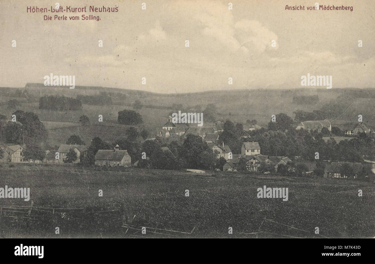 Neuhaus in Niedersachsen bietet einen Blick vom Mädchenberg, einem Hügel mit Panoramablick auf die umliegende Landschaft. Diese malerische Gegend ist bekannt für ihre natürliche Schönheit und historische Bedeutung. Stockfoto