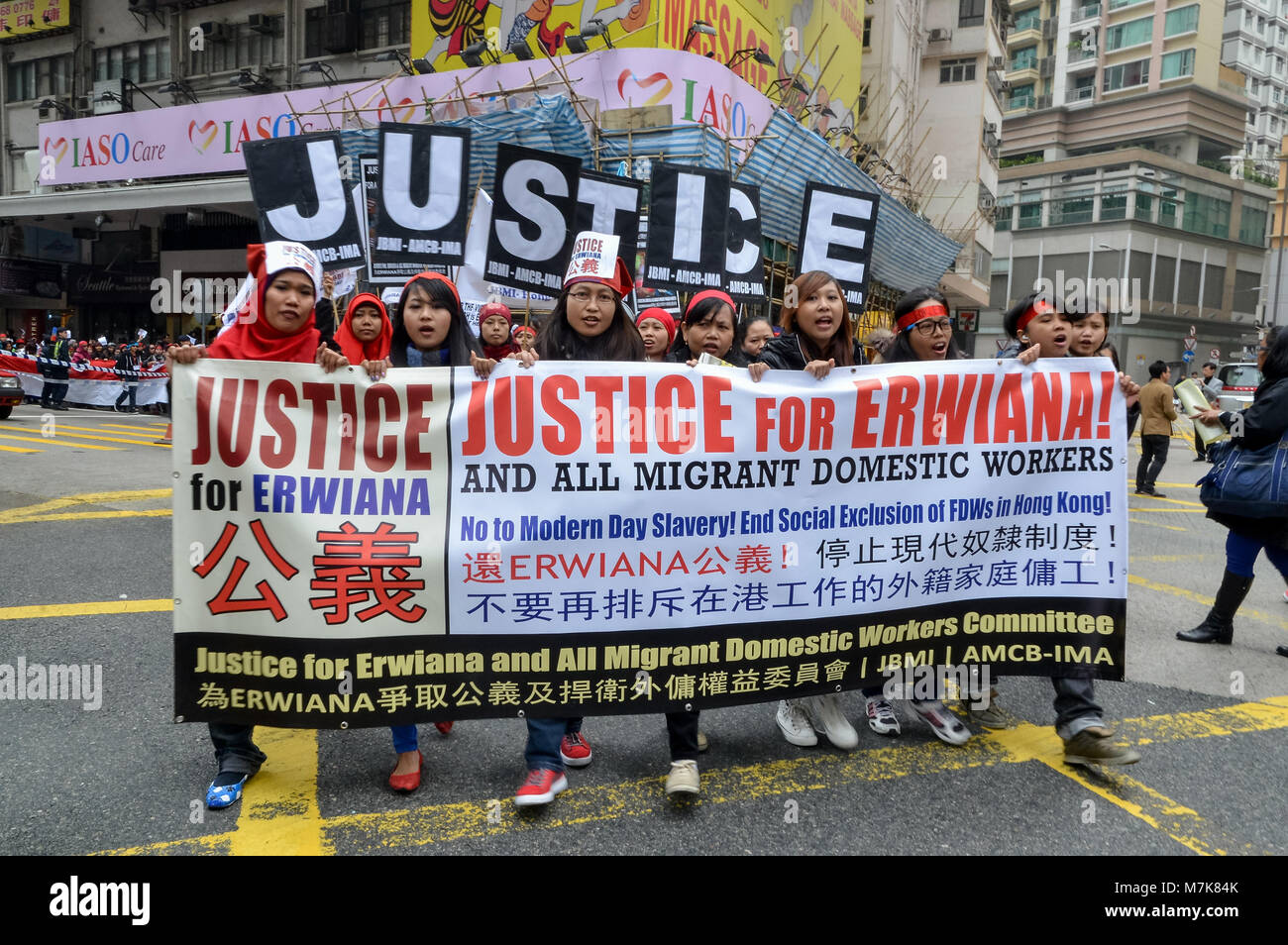 Gerechtigkeit für Erwiana Protest von Wanderarbeitnehmern Hong Kong. Ausländische Hausangestellte in Hongkong nehmen sie zu den Straßen marschieren Regierung Taxizentralen Stockfoto