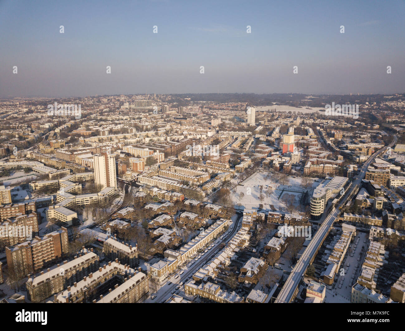 Luftaufnahme von Camden Town borough bei Schneefall in London 2018 Stockfoto