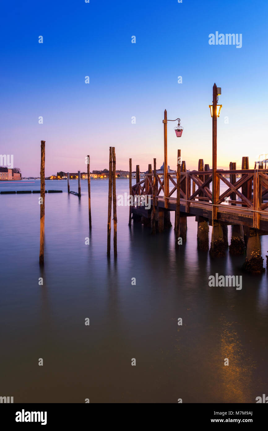 Venedig Pier in der Nähe der Piazza San Marco Quadrat bei Sonnenuntergang Stockfoto