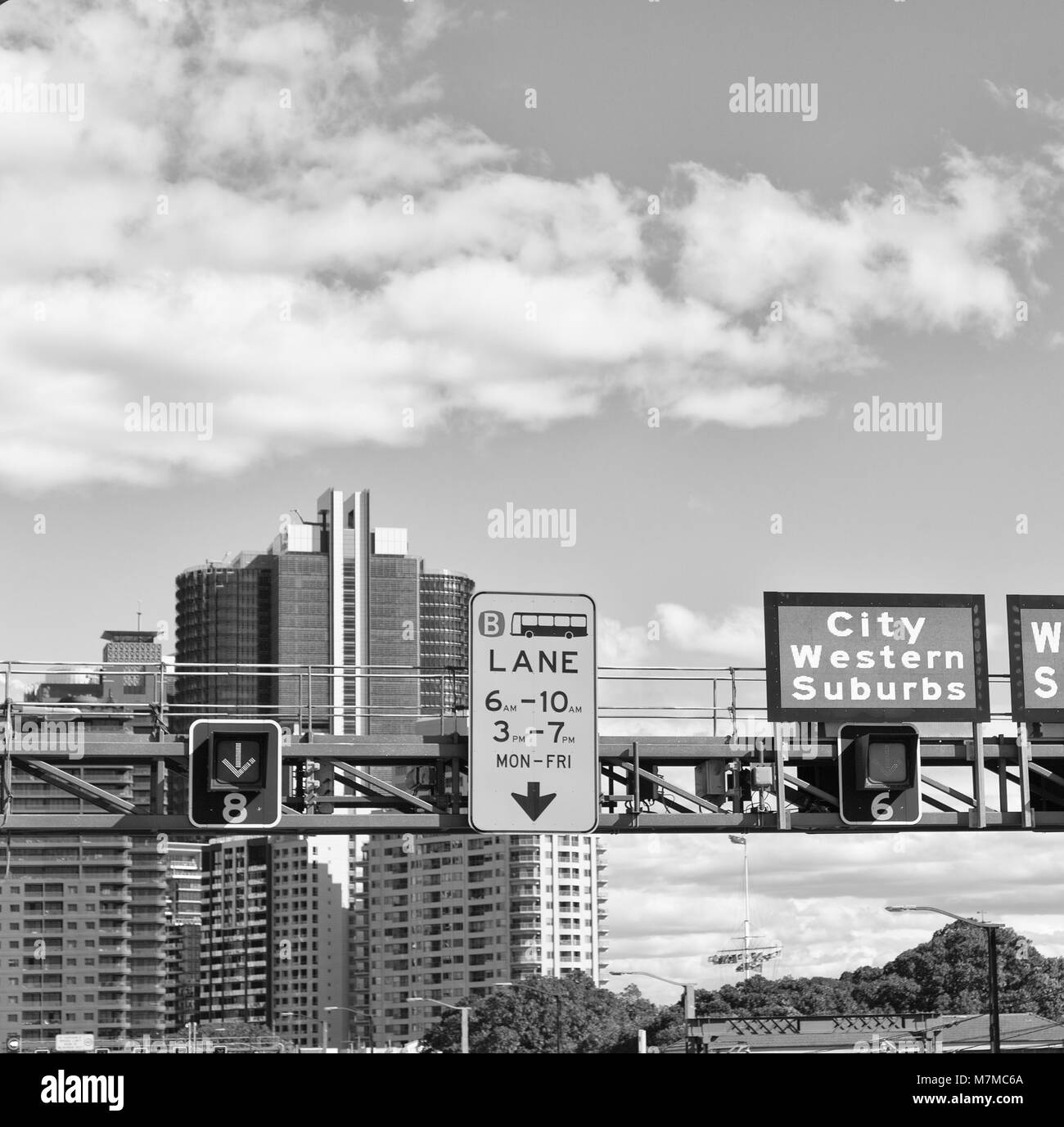 In Australien Sidney das Zeichen und die Anzeige von der Autobahn in die Stadt Stockfoto