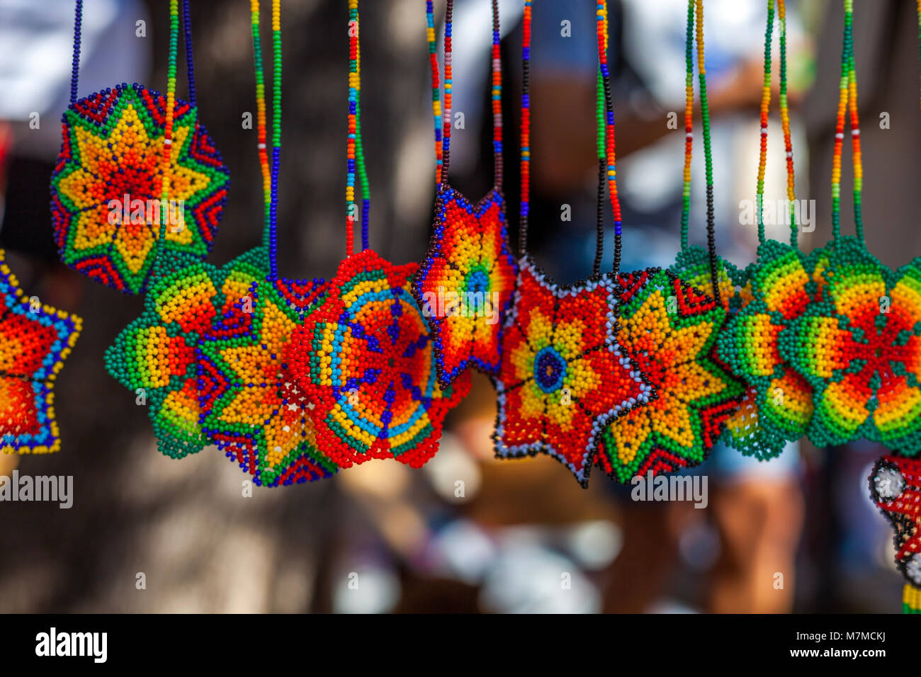 Handgefertigte bunte Perlen Halsketten/handgefertigten Schmuck Stockfoto
