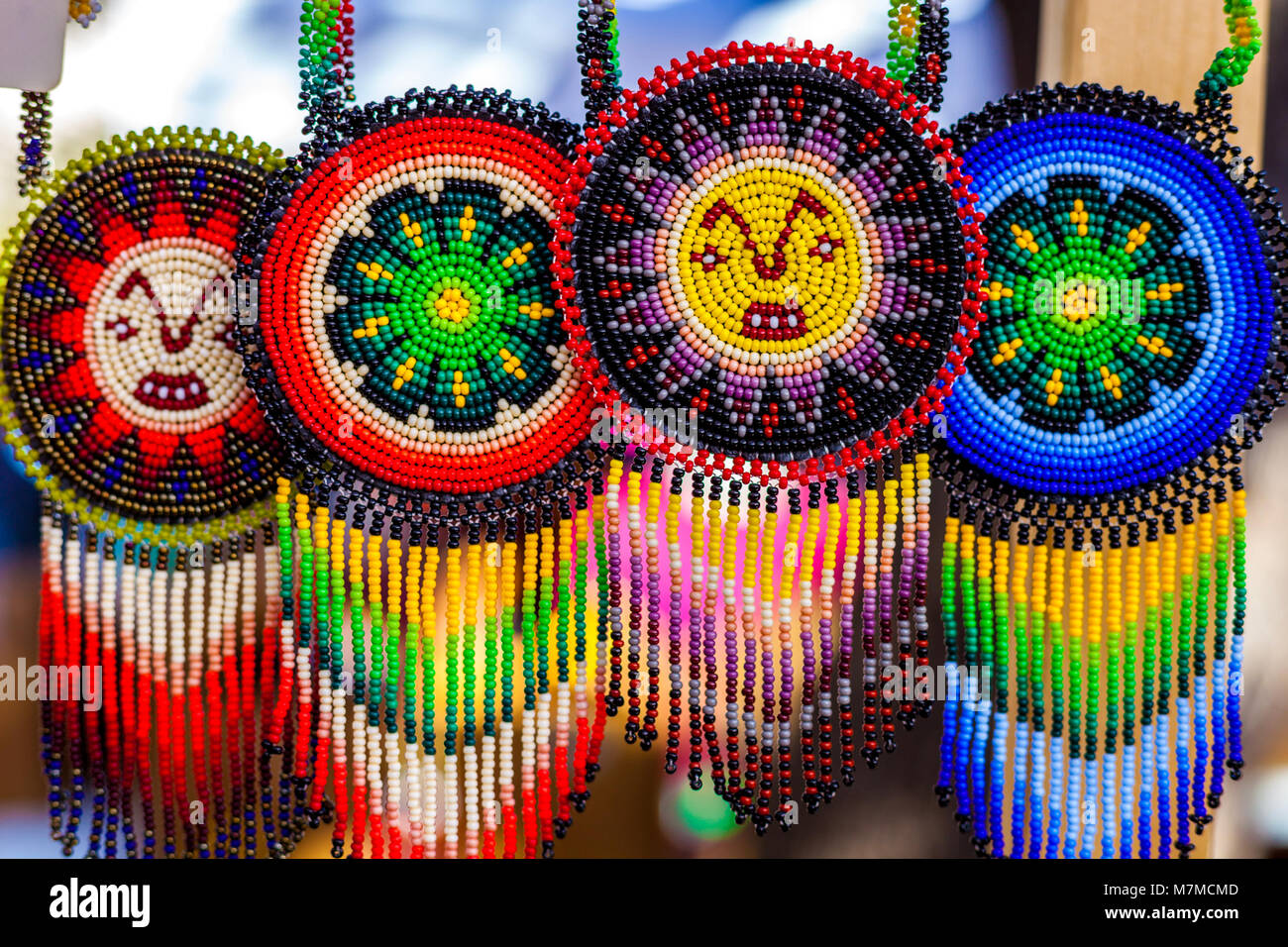 Handgefertigte bunte Perlen Halsketten/handgefertigten Schmuck Stockfoto