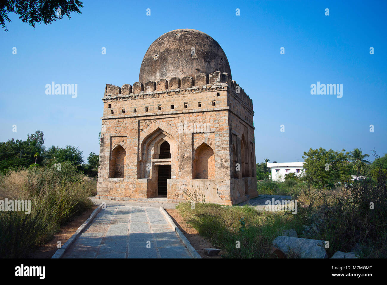 Deccani islamischer Architektur. Mohammedanischen Grab und Darga, Kadirampura in der Nähe von Hampi Dorf, Karnataka Stockfoto