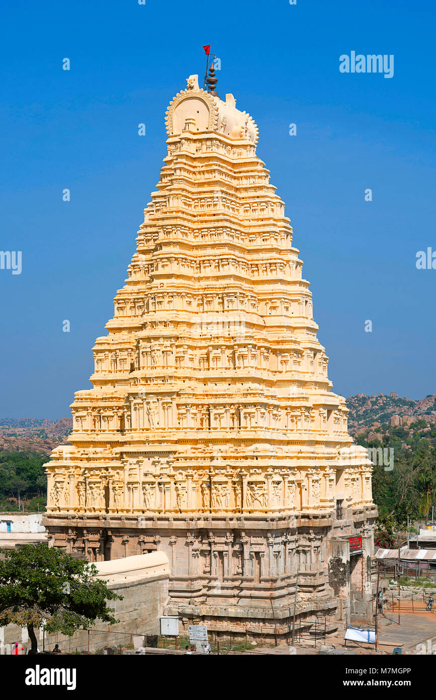 Gopuram der Virupaksha Temple, Hampi, Karnataka, Indien Stockfoto