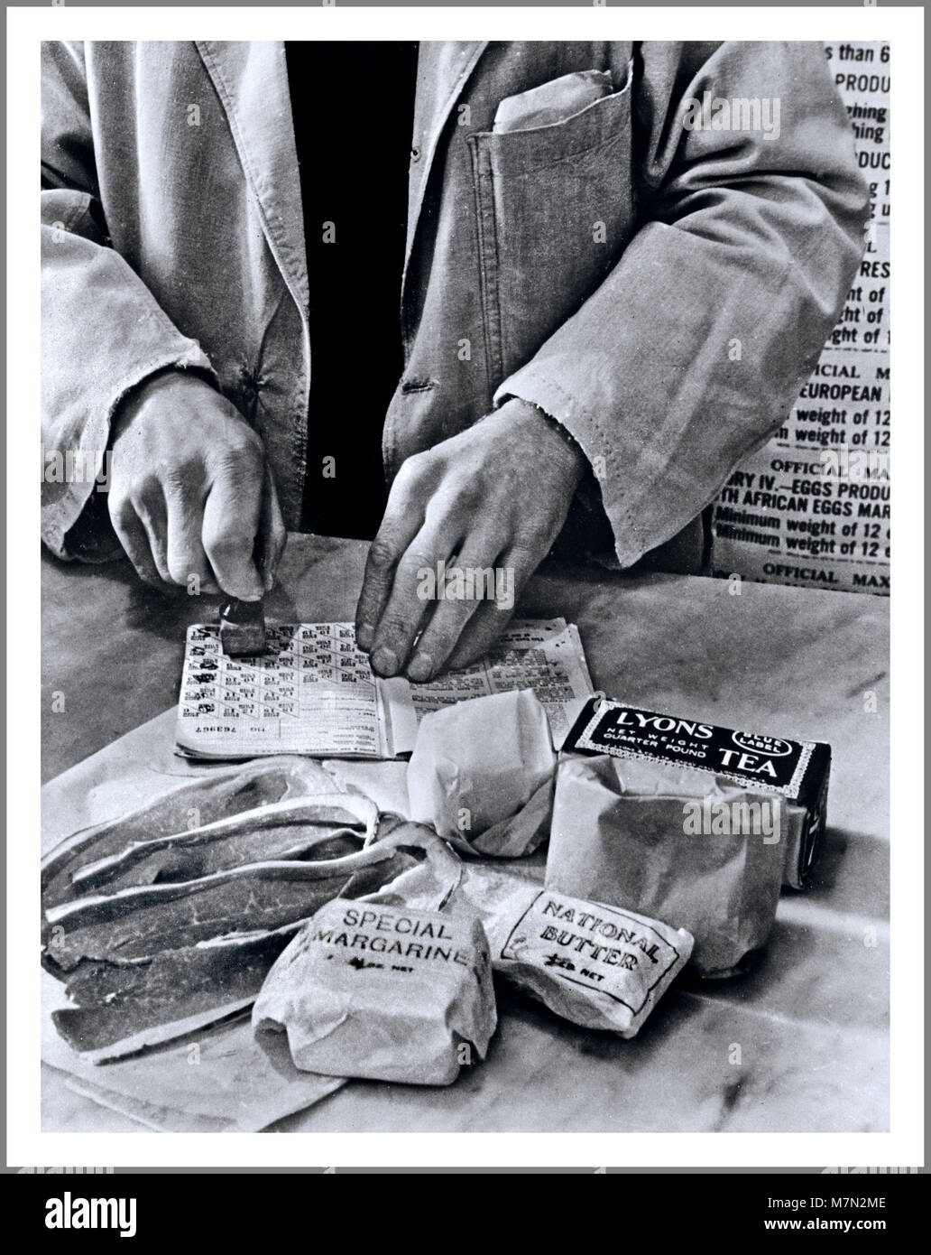 Essen Rationierung WW 1940 2 Britische Informationen propaganda Bild von Essensmarken im Einsatz bei der Rationierung in Großbritannien während des Zweiten Weltkrieges 2. Stockfoto