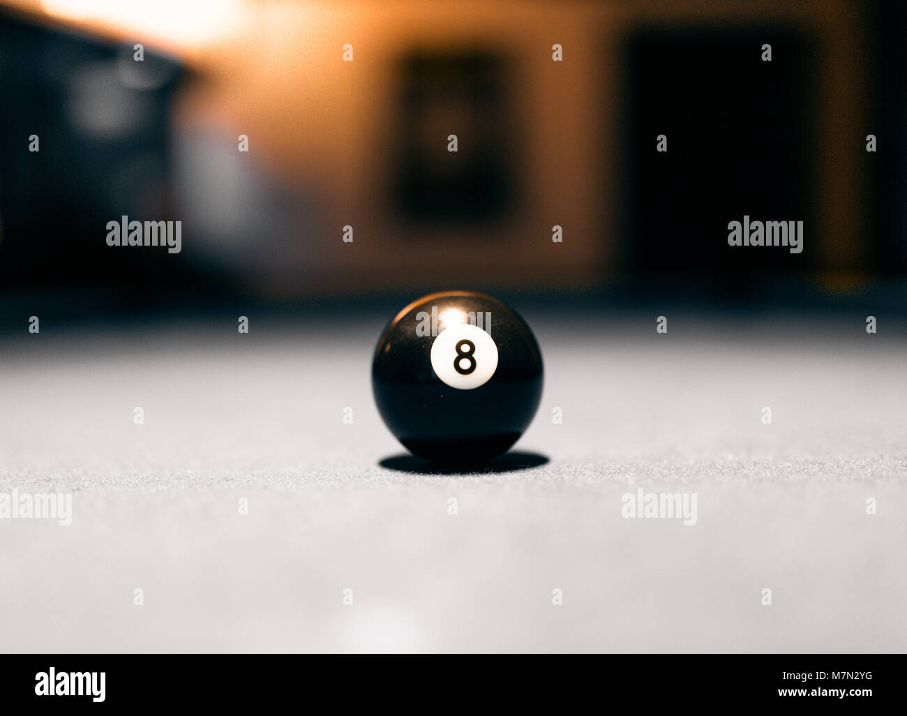 Im Fokus Kugel acht, am Pool Tabelle zentriert Stockfoto