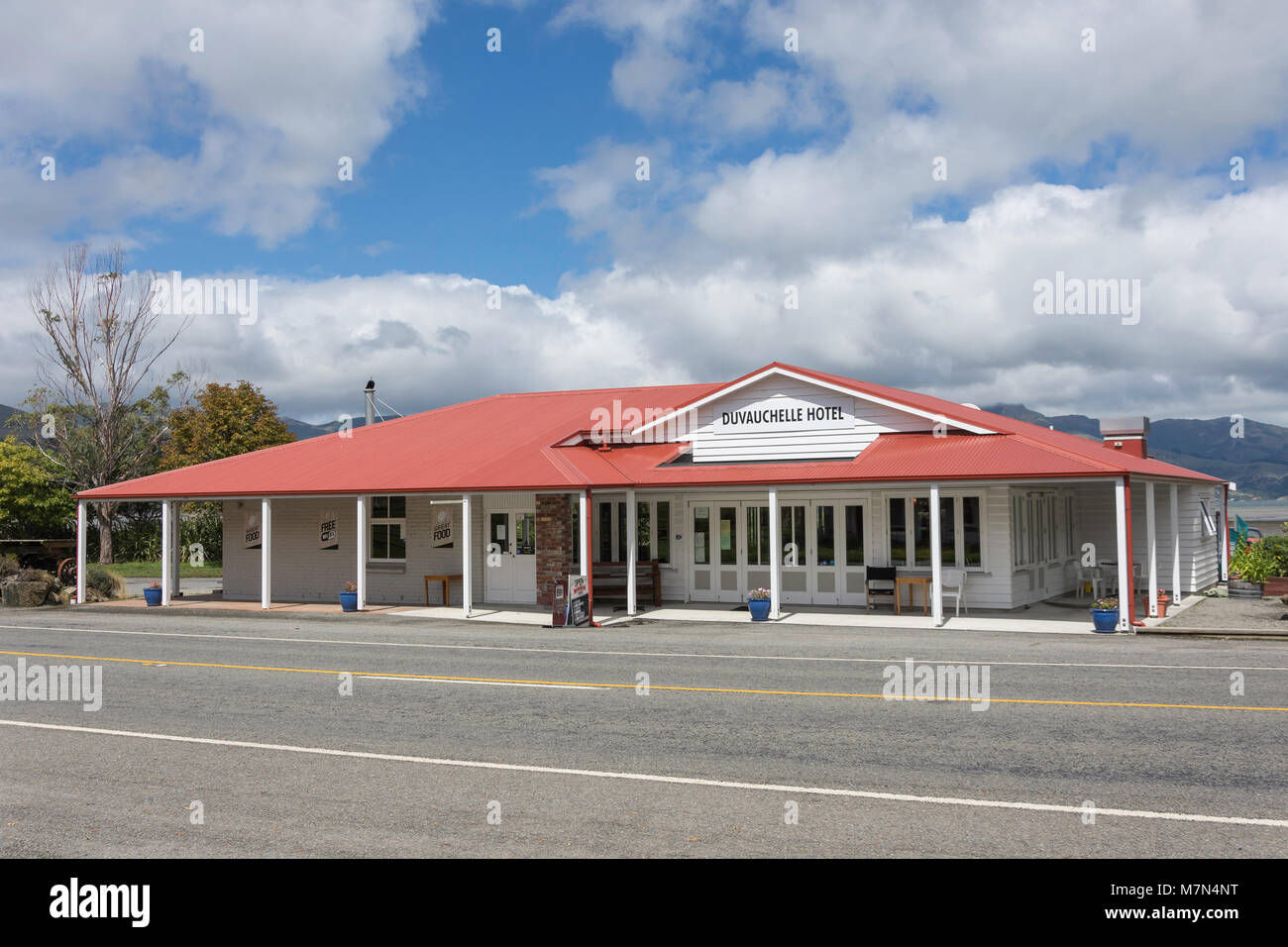 Historische Duvauchelle Hotel, Duvauchelle, Hafen von Akaroa Halbinsel, Banken, Canterbury, Neuseeland Stockfoto