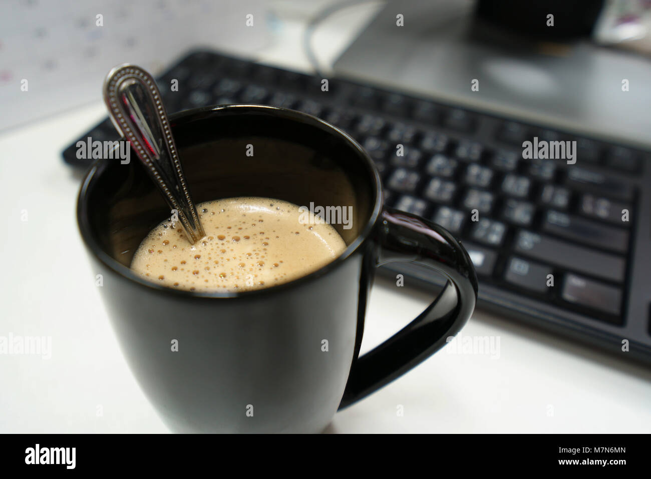 Kaffee bei der Arbeit Zeit Stockfoto