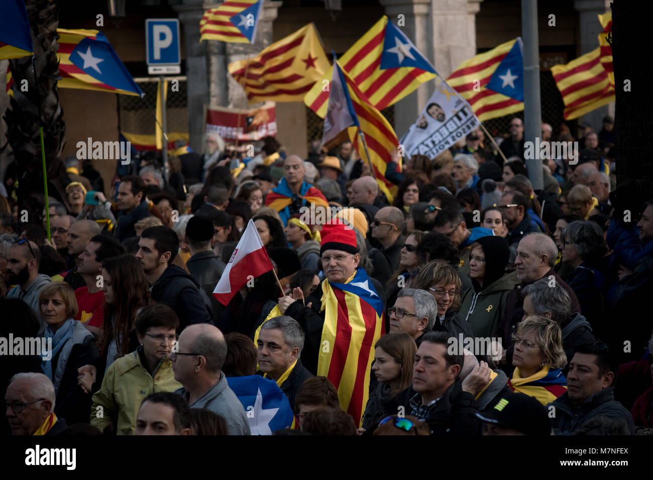 Barcelona, Katalonien, Spanien. 11. März, 2018. Tausende demonstrieren in Barcelona Straßen fordern die Umsetzung der Unabhängige katalanische Republik (nicht wegen der spanischen Regierung Intervention bereitgestellten) nach den vergangenen Ergebnisse des Referendums zum ersten Oktober und das autonome Wahlen am 21. Dezember statt, in der die Unabhängigkeit Parteien erhielt die absolute Mehrheit. Credit: Jordi Boixareu/Alamy leben Nachrichten Stockfoto