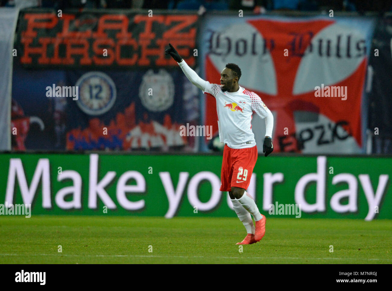 Jan-Kevin AUGUSTIN (L), Jubel, jubeln, Freude, Sieg, Halle 5, Erfolg, Fussball 1. 1. Fussballbundesliga, 24. Spieltag, RB Leipzig (L) - 1.FC Köln (K) 1:2, am 25.02.2018 in Leipzig/Deutschland. | Verwendung weltweit Stockfoto